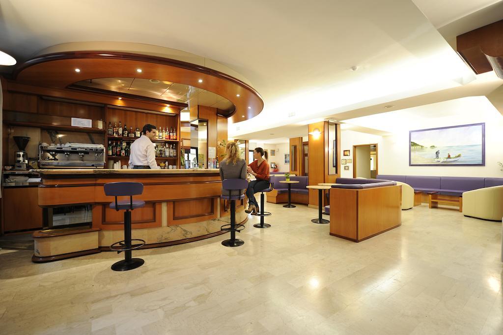 Hotel Adler Аласио Екстериор снимка
