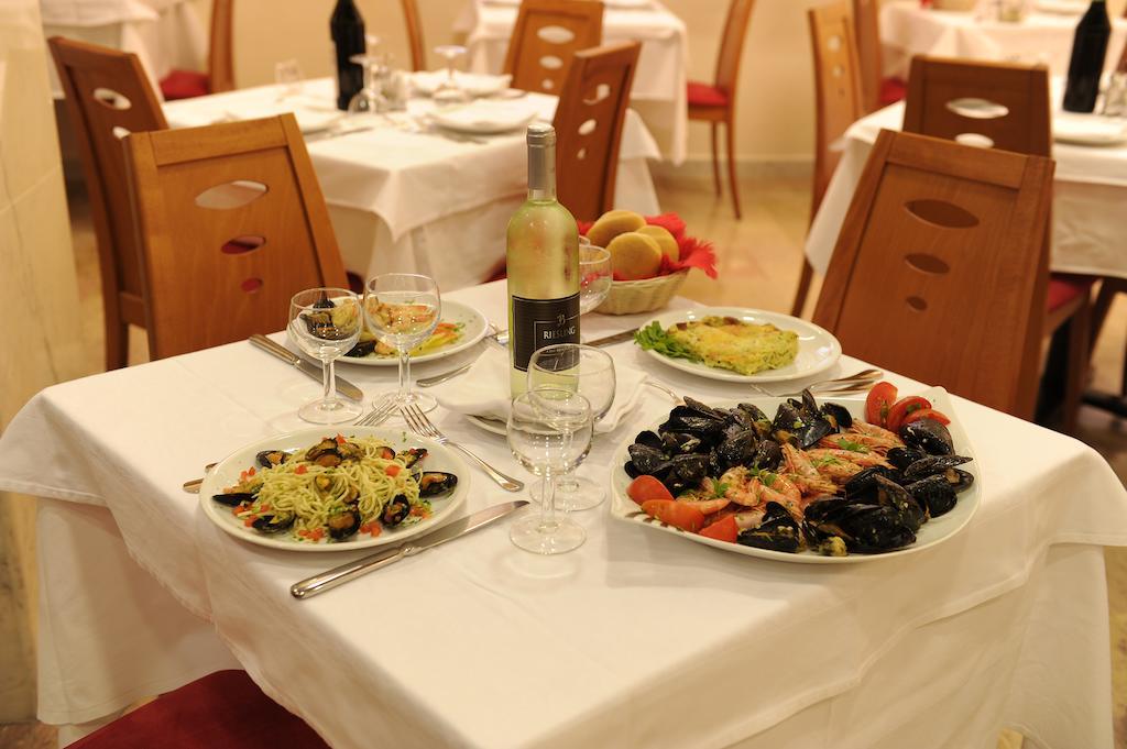 Hotel Adler Аласио Екстериор снимка