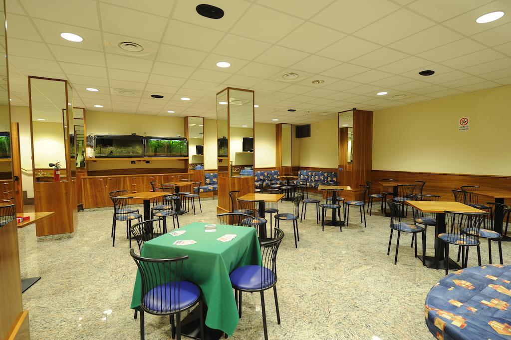 Hotel Adler Аласио Екстериор снимка
