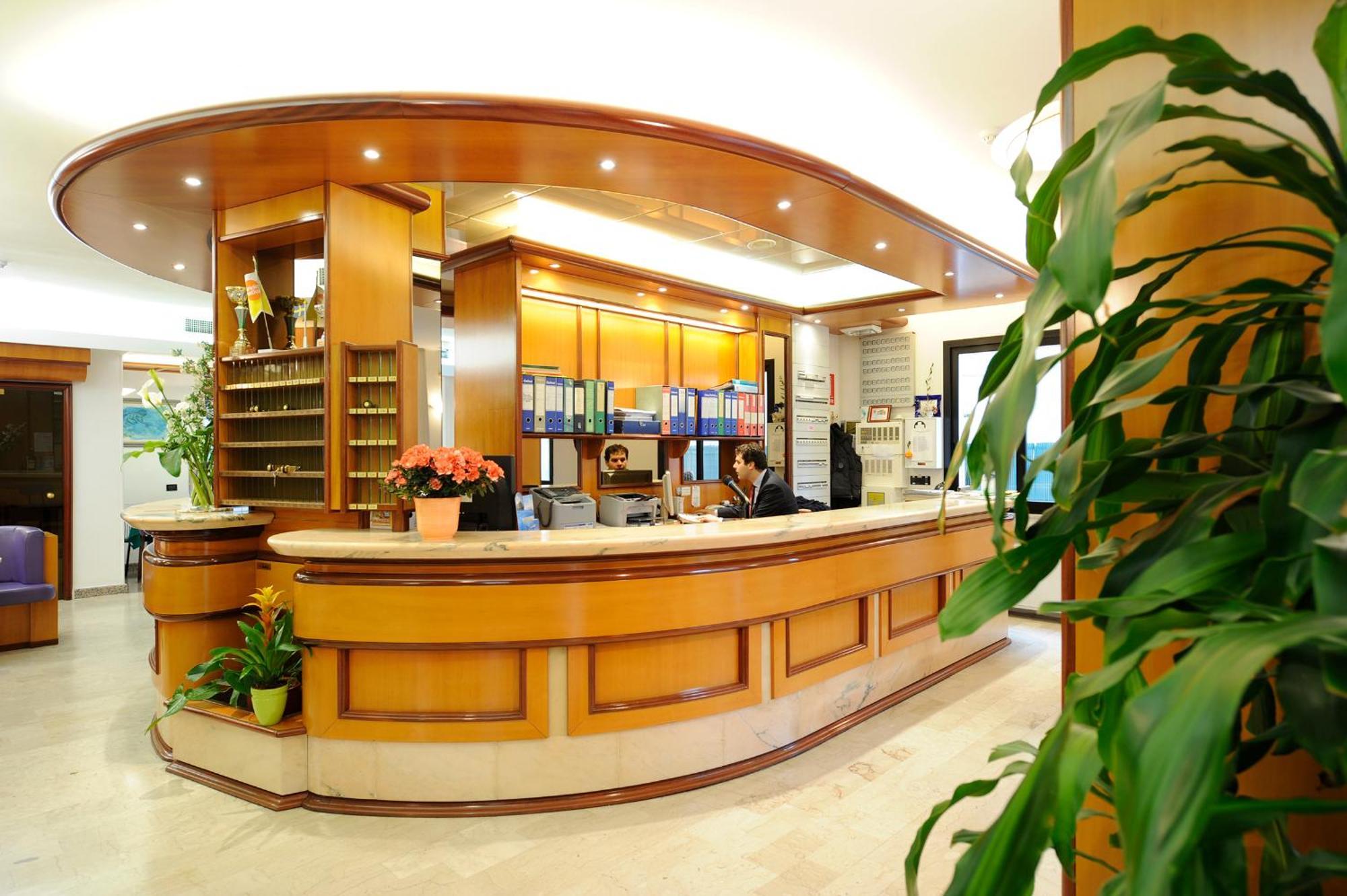 Hotel Adler Аласио Екстериор снимка