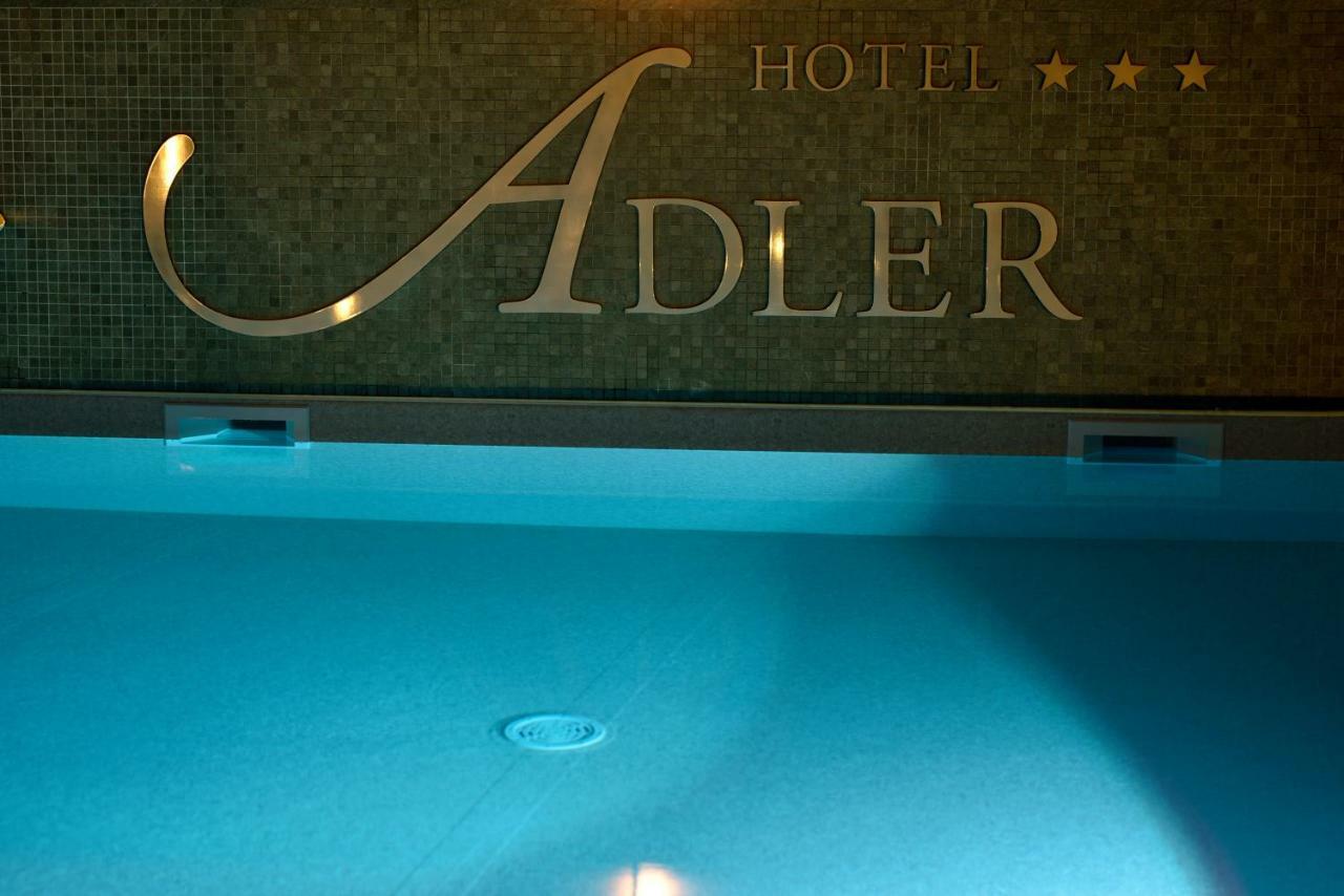 Hotel Adler Аласио Екстериор снимка