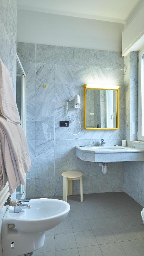 Hotel Adler Аласио Екстериор снимка